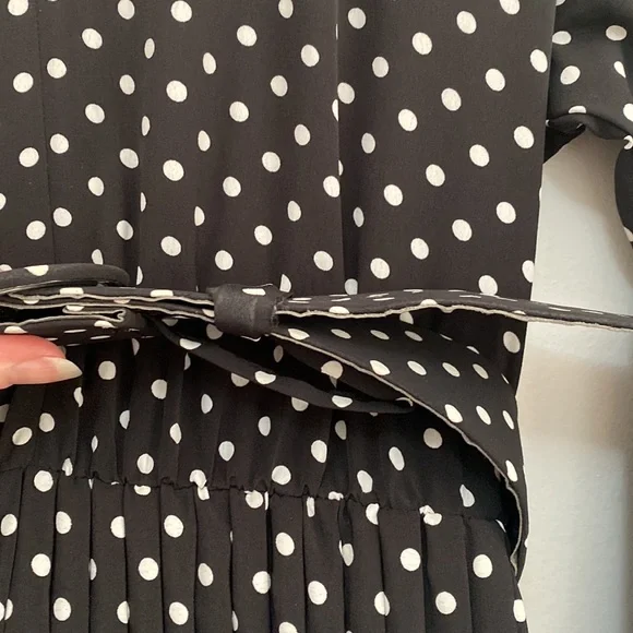 French Connection - Spotted long sleeve Dress with pleated skirt - Size 10 - Picture 4 of 8